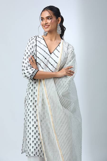 Kalakaari By Sagarika_Off White Cotton, Chanderi Silk Embroidery, Floral Printed Kurta Pant Set _at_Aza_Fashions