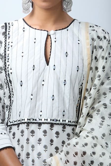 Kalakaari By Sagarika Off White Cotton, Chanderi Silk Lace, Mirrors, Embroidery Floral Kurta Set Online at Aza Fashions Kalakaari By Sagarika_Off White Cotton, Chanderi Silk Lace, Mirrors, Embroidery Floral Kurta Set _Online_at_Aza_Fashions