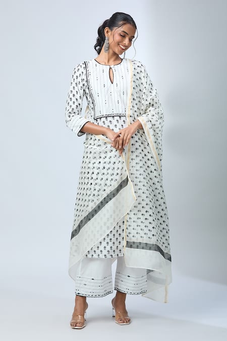 Kalakaari By Sagarika Off White Cotton, Chanderi Silk Lace, Mirrors, Embroidery Floral Kurta Set at Aza Fashions Kalakaari By Sagarika_Off White Cotton, Chanderi Silk Lace, Mirrors, Embroidery Floral Kurta Set _at_Aza_Fashions