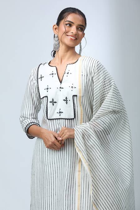 Kalakaari By Sagarika_Off White Cotton, Chanderi Silk Mirrors, Lace Stripe Handblock Printed Kurta Set _at_Aza_Fashions