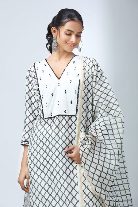 Kalakaari By Sagarika_Off White Cotton, Chanderi Silk Embroidery, Mirrors Checkered Print Kurta Set _at_Aza_Fashions