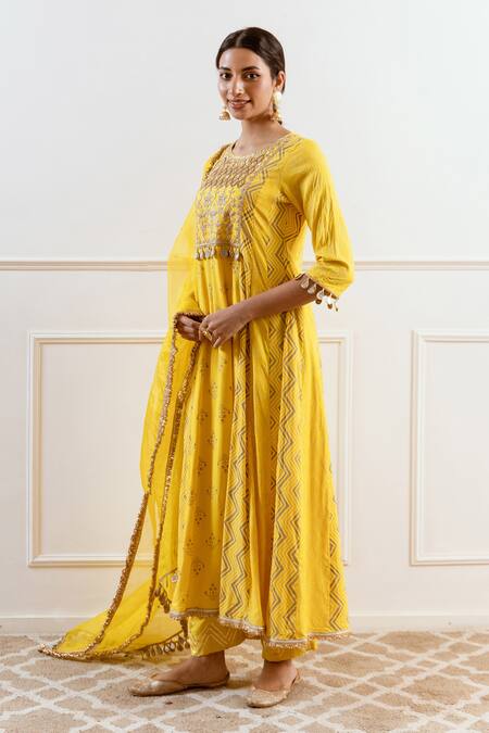 Rivaaj Clothing_Yellow Modal Gota Patti, Zari Round Neck Chevron Print Kurta Set _Online_at_Aza_Fashions