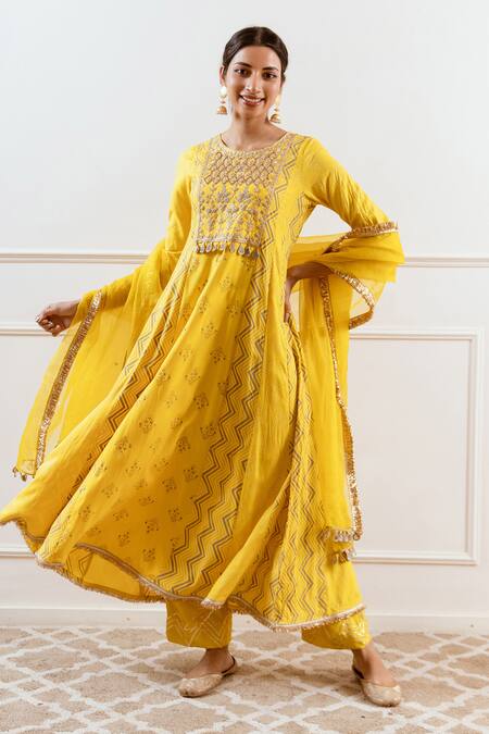 Rivaaj Clothing_Yellow Modal Gota Patti, Zari Round Neck Chevron Print Kurta Set _at_Aza_Fashions