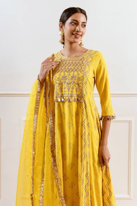 Buy_Rivaaj Clothing_Yellow Modal Gota Patti, Zari Round Neck Chevron Print Kurta Set 