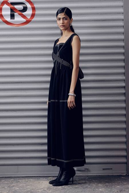 Veera Wear_Black Crepe Sweetheart Neck Stitch Embroidered Midi Dress _at_Aza_Fashions