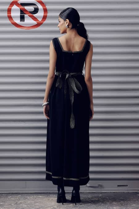 Shop_Veera Wear_Black Crepe Sweetheart Neck Stitch Embroidered Midi Dress _at_Aza_Fashions