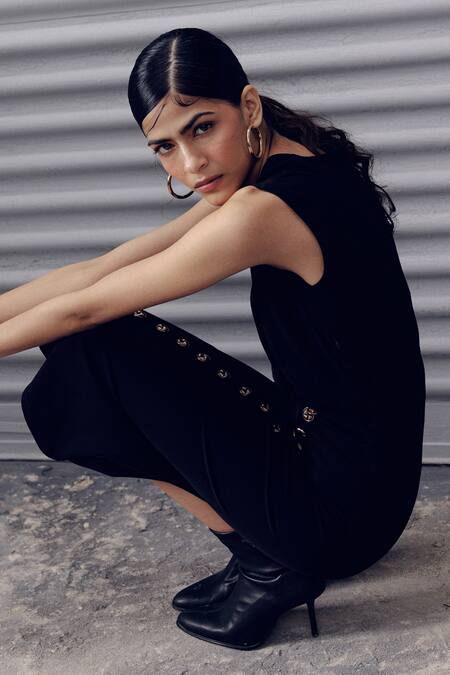 Veera Wear Black Crepe V-neck Stitchline Embroidered Midi Dress Online at Aza Fashions Veera Wear_Black Crepe V-neck Stitchline Embroidered Midi Dress _Online_at_Aza_Fashions