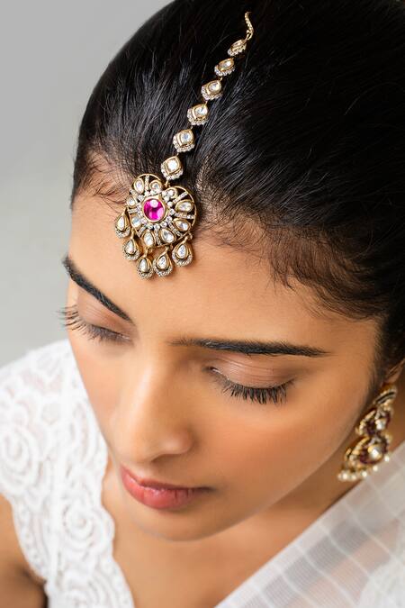 Zevar King Red Heart Stone Embellished Maangtikka Online at Aza Fashions Zevar King_Red Heart Stone Embellished Maangtikka _Online_at_Aza_Fashions