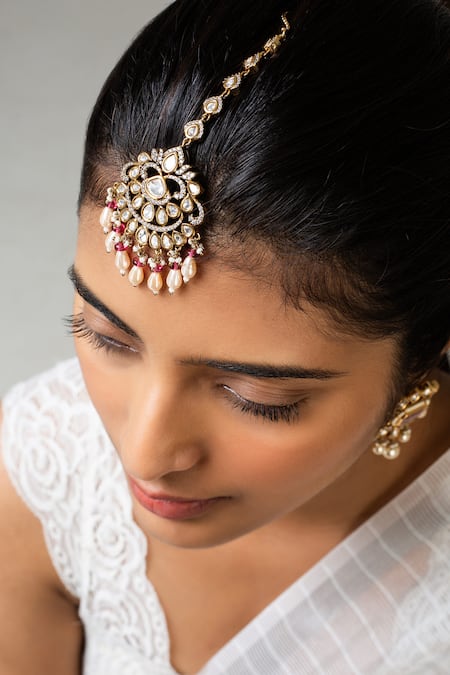 Zevar King Red Antique Gold Plated Maangtikka Online at Aza Fashions Zevar King_Red Antique Gold Plated Maangtikka _Online_at_Aza_Fashions