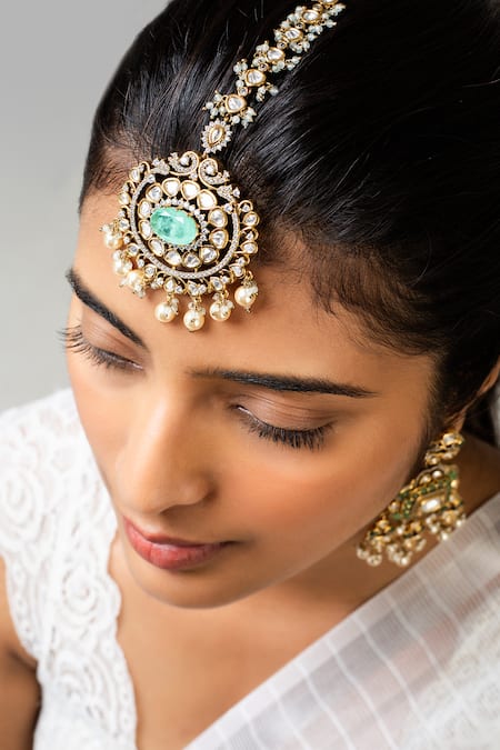 Zevar King Green Floral Swirl Stone Maangtikka Online at Aza Fashions Zevar King_Green Floral Swirl Stone Maangtikka _Online_at_Aza_Fashions