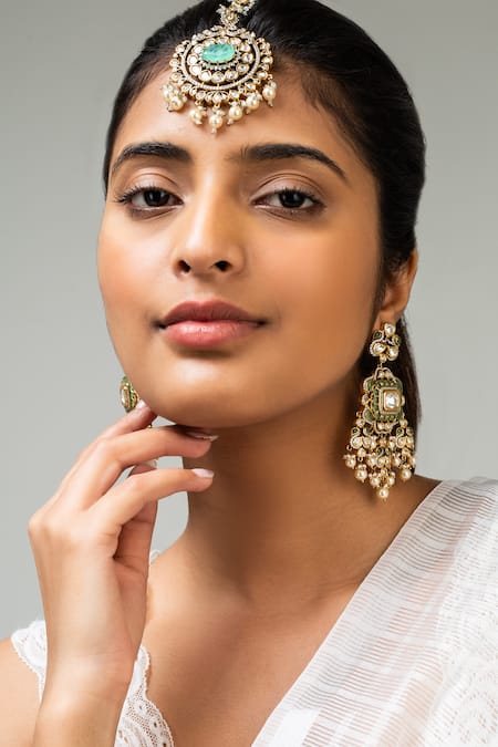 Shop Zevar King Green Floral Swirl Stone Maangtikka at Aza Fashions Shop_Zevar King_Green Floral Swirl Stone Maangtikka _at_Aza_Fashions