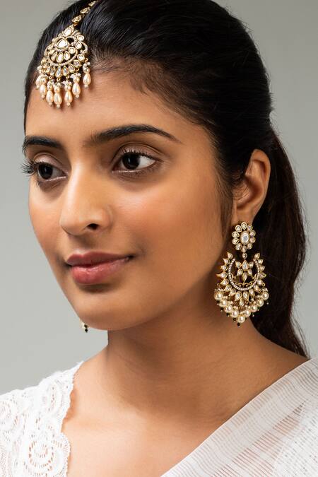 Zevar King White Floral Pearl Stone Maangtikka Online at Aza Fashions Zevar King_White Floral Pearl Stone Maangtikka _Online_at_Aza_Fashions