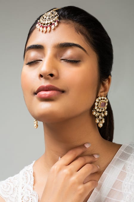 Shop Zevar King Red Antique Gold Plated Maangtikka at Aza Fashions Shop_Zevar King_Red Antique Gold Plated Maangtikka _at_Aza_Fashions