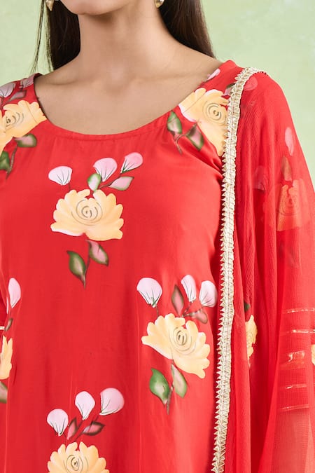 Samyukta Singhania_Red Organza Lace Round Neck Floral Hand Painted Kurta Sharara Set _at_Aza_Fashions