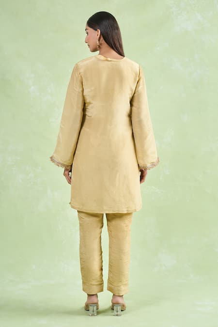 Shop Naintara Bajaj Gold Tissue, Organza Gota Patti, Sequins, Embellished Kurta Set With Dupatta at Aza Fashions Shop_Naintara Bajaj_Gold Tissue, Organza Gota Patti, Sequins, Embellished Kurta Set With Dupatta _at_Aza_Fashions