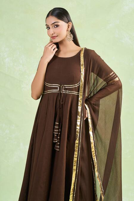 Buy Naintara Bajaj Brown Cotton, Chiffon Gota Patti Round Neck Lace Border Anarkali Pant Set Online at Aza Fashions Buy_Naintara Bajaj_Brown Cotton, Chiffon Gota Patti Round Neck Lace Border Anarkali Pant Set _Online_at_Aza_Fashions