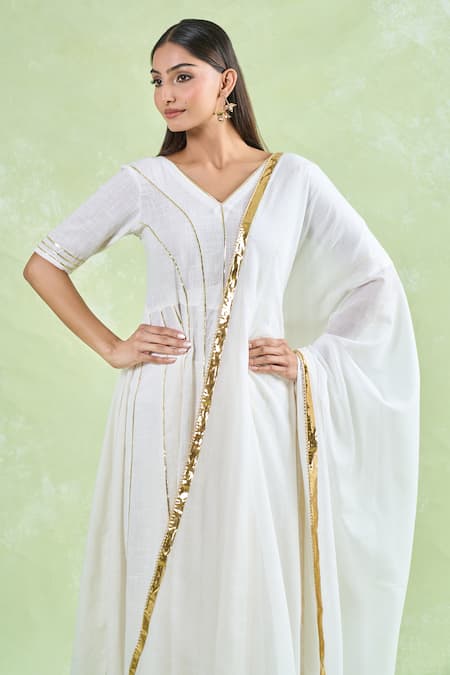 Samyukta Singhania_White Cotton, Muslin Gota Patti V-neck Lace Anarkali Pant Set _at_Aza_Fashions