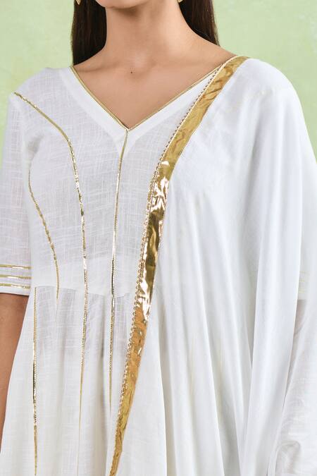 Buy_Samyukta Singhania_White Cotton, Muslin Gota Patti V-neck Lace Anarkali Pant Set 