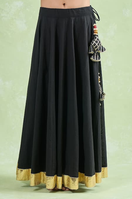 Naintara Bajaj_Black Cotton Gota Patti V-neck Work Lehenga Set _at_Aza_Fashions