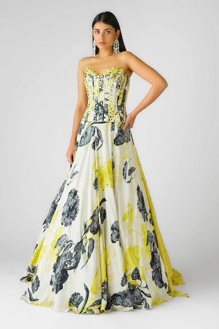 Basanti - Kapde Aur Koffee_Off White Crepe, Lace Sequins Sweetheart Neck Floral Embellished Lehenga Set _Online_at_Aza_Fashions