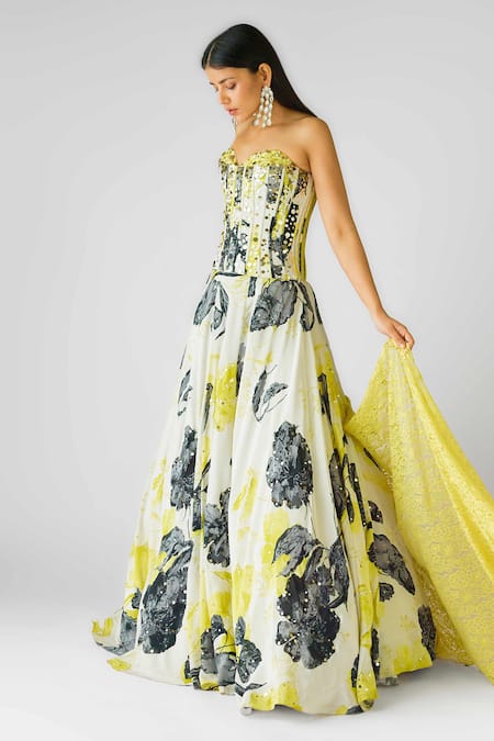 Buy_Basanti - Kapde Aur Koffee_Off White Crepe, Lace Sequins Sweetheart Neck Floral Embellished Lehenga Set _Online_at_Aza_Fashions