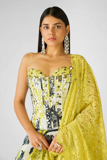 Buy_Basanti - Kapde Aur Koffee_Off White Crepe, Lace Sequins Sweetheart Neck Floral Embellished Lehenga Set 