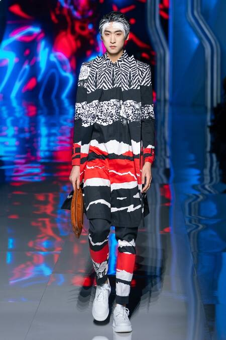 Buy_MR. Ajay Kumar_Black Cotton Satin Geometric Print Longline Blazer _Online_at_Aza_Fashions