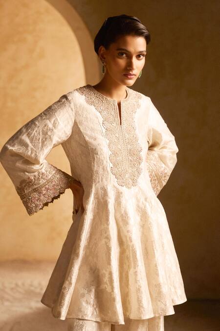 Buy_Pankaj & Nidhi_Ivory Brocade Pearls, Embroidery Split V-neck Floral Woven Peplum Kurta Set _Online_at_Aza_Fashions