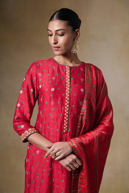 Saundh Red Chanderi Silk, Muslin, Viscose Embroidery, Kashi Bandhani Kurta Pant Set Online at Aza Fashions Saundh_Red Chanderi Silk, Muslin, Viscose Embroidery, Kashi Bandhani Kurta Pant Set _Online_at_Aza_Fashions