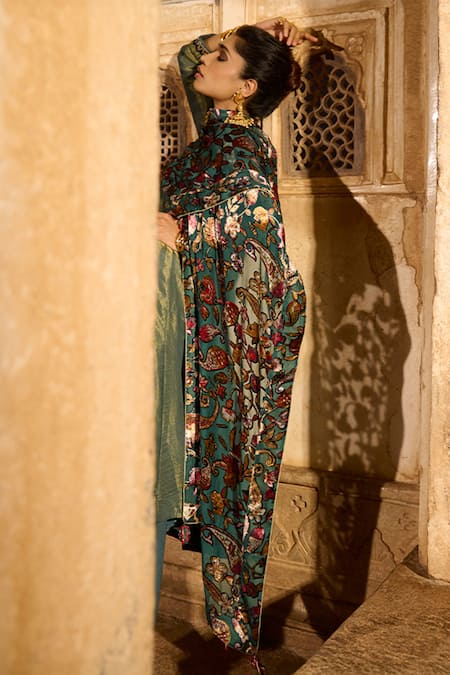 Buy_Saundh_Green Viscose, Brocade Beads Round Neck Floral Embroidered Kurta Set _Online_at_Aza_Fashions