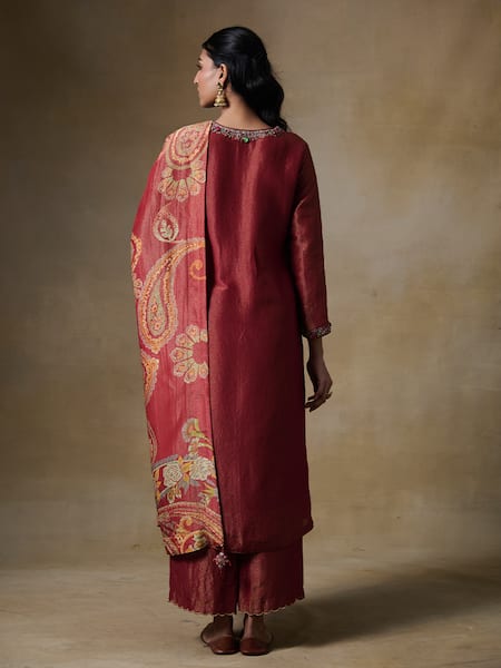 Saundh Floral Embroidered Kurta Pant Set 