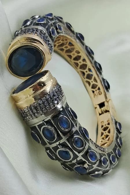 Queens Jewels Victorian Carved Bracelet 