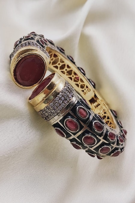 Queens Jewels Victorian Carved Bracelet 