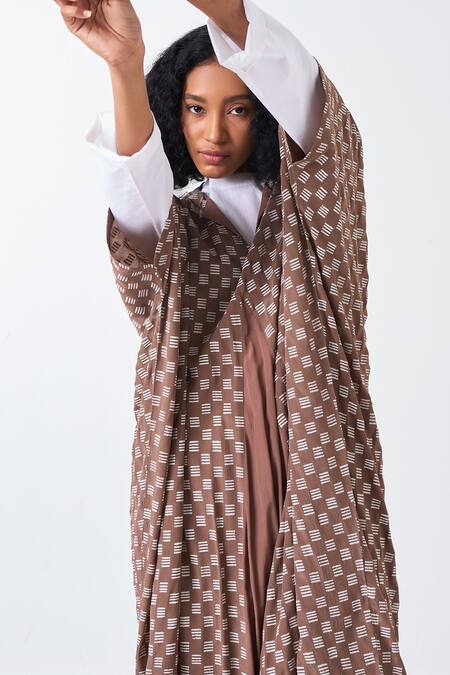 Buy Three Brown Crepe V-neck Brick Print Gusset Detail Kaftan Online at Aza Fashions Buy_Three_Brown Crepe V-neck Brick Print Gusset Detail Kaftan _Online_at_Aza_Fashions