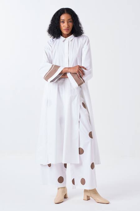 Three_White Poplin Applique Collared Slit Panel Kurta And Polka Pant _Online_at_Aza_Fashions