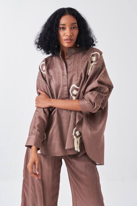 Three Brown Chanderi, Crepe Applique, Fringe Mandarin Collar Motif Pant Set Online at Aza Fashions Three_Brown Chanderi, Crepe Applique, Fringe Mandarin Collar Motif Pant Set _Online_at_Aza_Fashions