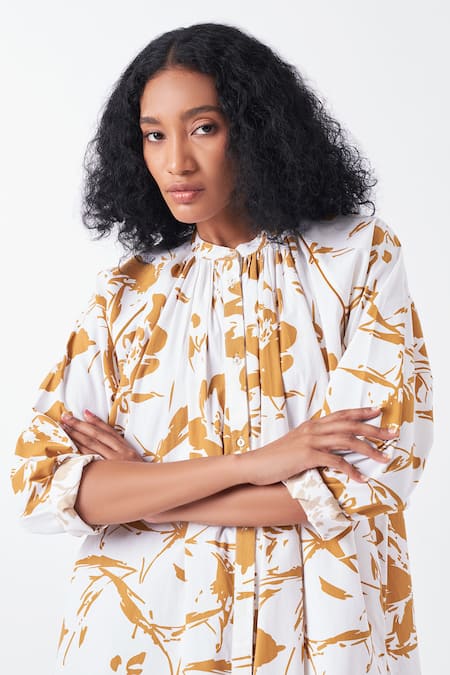 Three_White Poplin Embroidery Mandarin Floral Print Gathered Neckline Kurta And Palazzo _at_Aza_Fashions