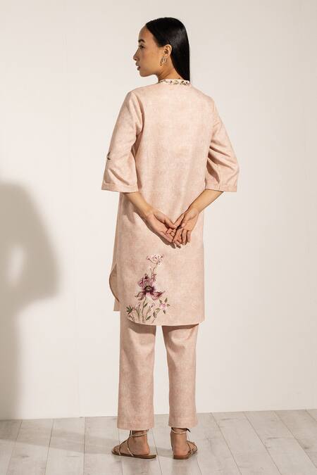 Shop RANNA GILL Peach Linen, Viscose Embroidery Mandarin Collar Floral Tunic And Pant Set at Aza Fashions Shop_RANNA GILL_Peach Linen, Viscose Embroidery Mandarin Collar Floral Tunic And Pant Set_at_Aza_Fashions