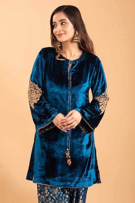 Rirasa_Blue Velvet, Georgette Embroidery Round Crest Bloom Kurta And Woven Salwar Set _at_Aza_Fashions