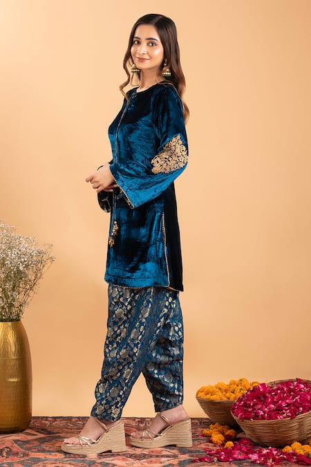 Buy_Rirasa_Blue Velvet, Georgette Embroidery Round Crest Bloom Kurta And Woven Salwar Set 
