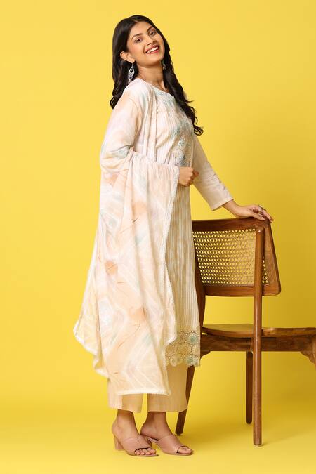 Buy_Mamicha_Beige Cotton Embroidery Round Neck Floral Kurta Palazzo Set