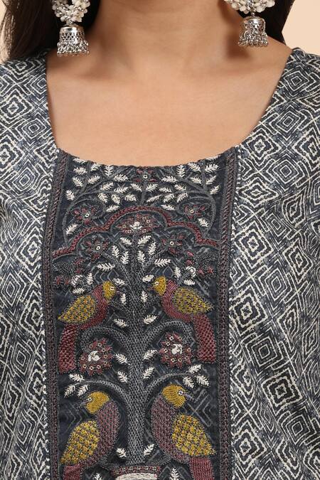 Buy_Mamicha_Gray Cotton Embroidery Round Neck Grey Kurta Set With Dupatta