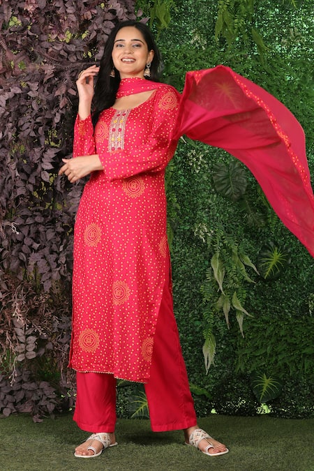 Mamicha Pink Cotton Print Bandhani Round Embroidered Kurta Set 