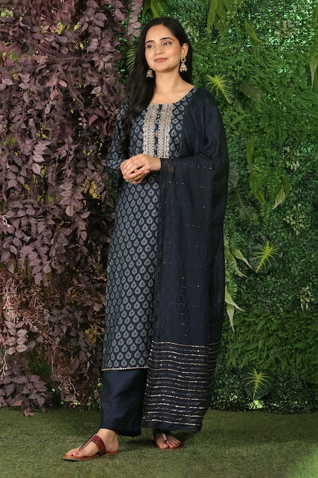 Mamicha Navy Zari Embroidered Kurta Set 