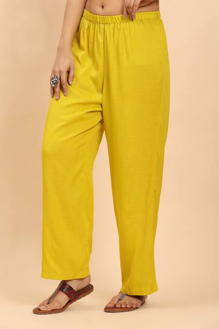 Mamicha_Yellow Cotton Embroidery Scoop Neck Floral Patch Kurta Set_Online_at_Aza_Fashions