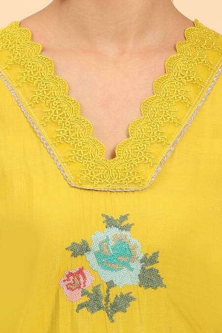 Buy_Mamicha_Yellow Cotton Embroidery Scoop Neck Floral Patch Kurta Set
