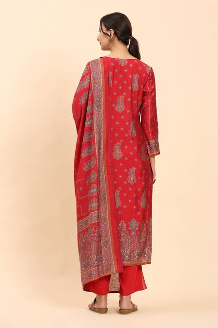 Shop Mamicha Red Cotton Embroidery Round Neck Thread Work Kurta Set at Aza Fashions Shop_Mamicha_Red Cotton Embroidery Round Neck Thread Work Kurta Set_at_Aza_Fashions