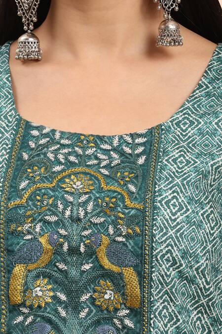 Buy_Mamicha_Green Cotton Embroidery Round Neck Floral Geometric Kurta Set