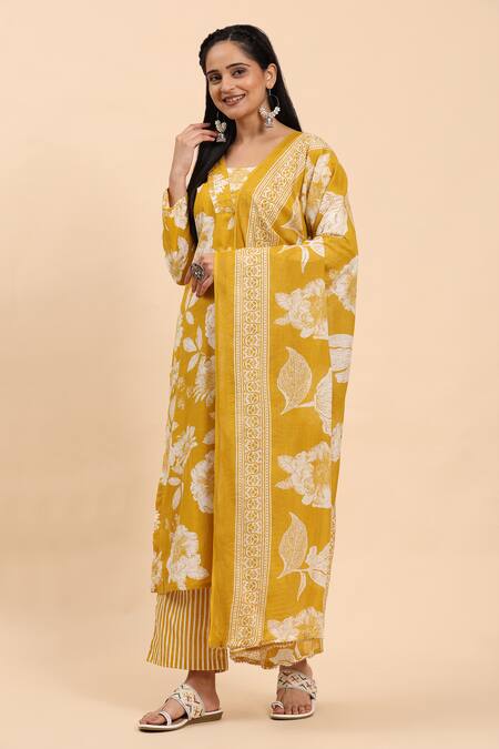 Buy Mamicha Yellow Cotton V-neck Floral Print Kurta Set Online at Aza Fashions Buy_Mamicha_Yellow Cotton V-neck Floral Print Kurta Set_Online_at_Aza_Fashions