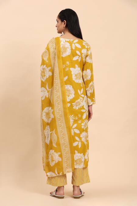 Shop Mamicha Yellow Cotton V-neck Floral Print Kurta Set at Aza Fashions Shop_Mamicha_Yellow Cotton V-neck Floral Print Kurta Set_at_Aza_Fashions